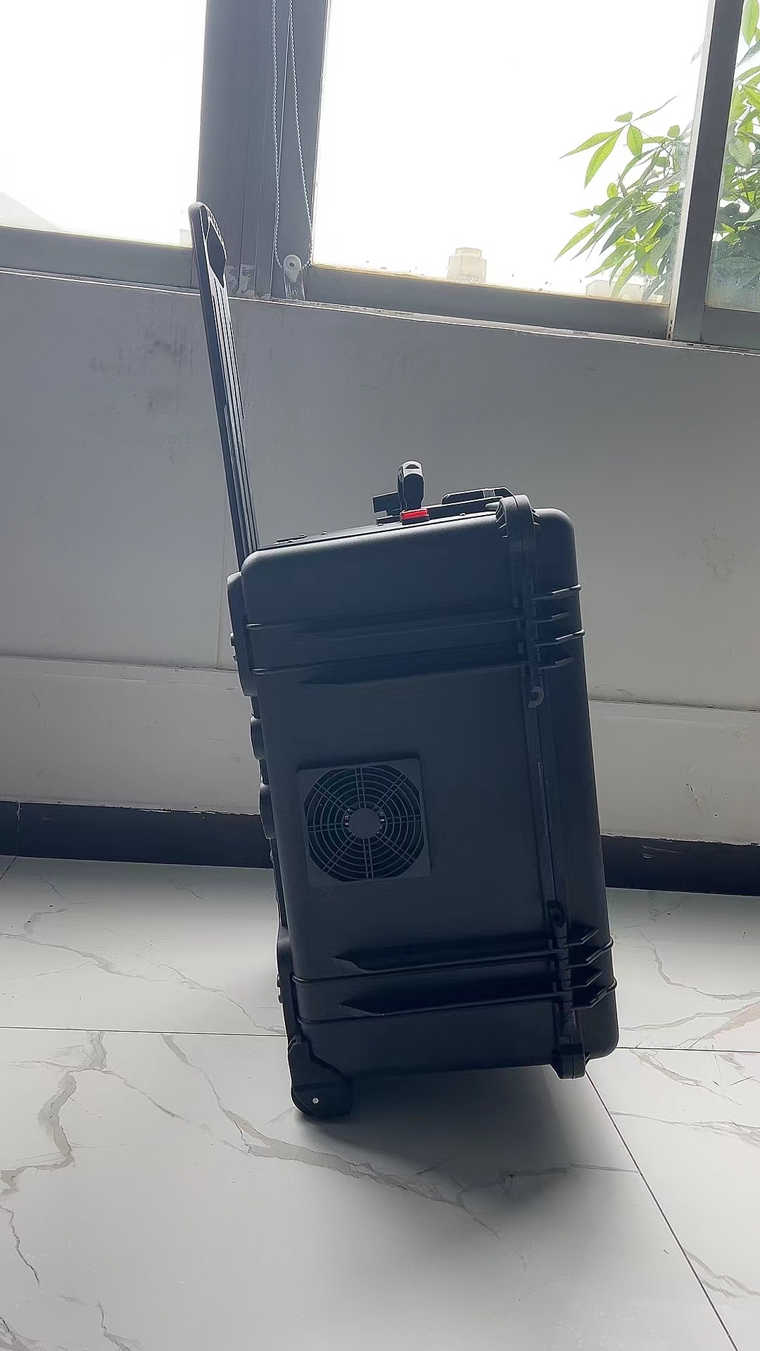 君山手拉箱型移动通信干扰器